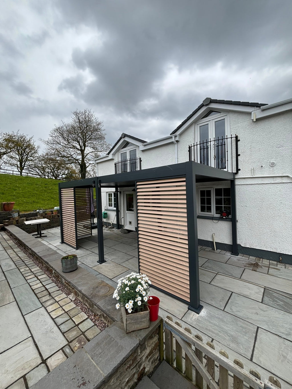 PergoLIFE - Waterproof Aluminium Adjustable Louvered Pergola | Pergolife Lykke - Pergola